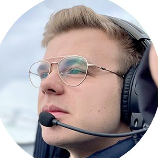 Porträt Christian Henke mit Headset